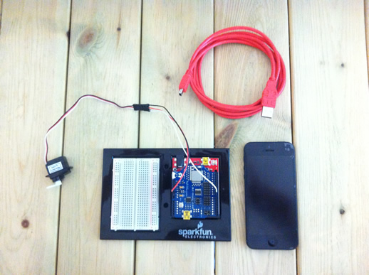 Щит Arduino, BLE і сервопривід вже повинні бути повністю зібрані, як показано на малюнку нижче: