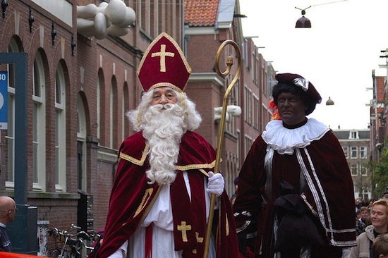 У Нідерландах і Фландрії (історична область в Західній Європі) поширені історії про особливе, голландському Санта Клауса