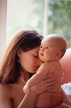 На перших порах головним критерієм для оцінки материнської успішності виступає тривалість і частота дитячого плачу