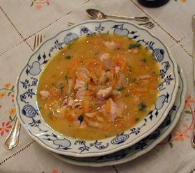 Якщо ви подивіться в російсько-чеському словнику, як перекладається слово «вуха», ви зрозумієте, що філологи вважають, що це «rybi polevka», тобто рибний суп