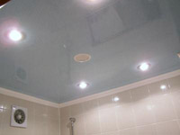 Вибір стелі для ванної, а точніше, способу його обробки, вимагає особливої ​​уважності