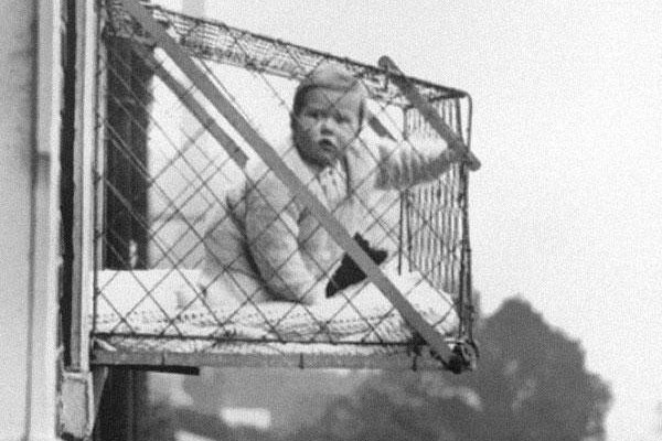 Клітка-балкон для малюків (1930-ті)