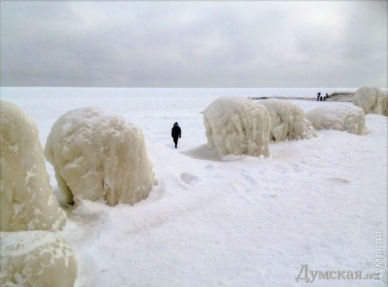 У XX столітті Одеську затоку і околиці скувало в 1977-му році, ну а останній раз одесити могли бачити льодове поле замість хвиль в 2012-му