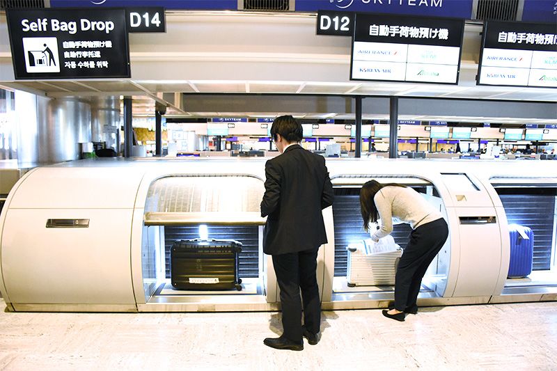 Аеропорт Наріта представив автоматичні лінії прийому багажу, де пасажири можуть здавати багаж без участі працівників аеропорту