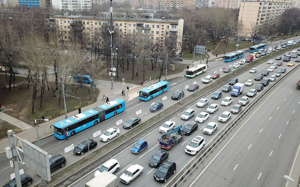 З п'яти московських виделенок з сьогоднішнього дня водіям будуть приходити штрафи за виїзд на них у вихідні дні